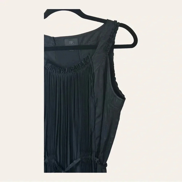 BANANA REPUBLIC MONOGRAM BLACK MINI DRESS SIZE 8 WITH PLEATS IN FRONT AND BACK - Picture 3 of 10